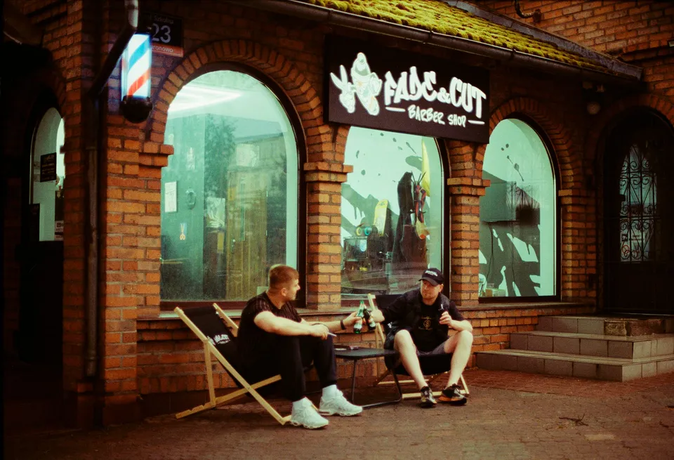 Przed barber shopem